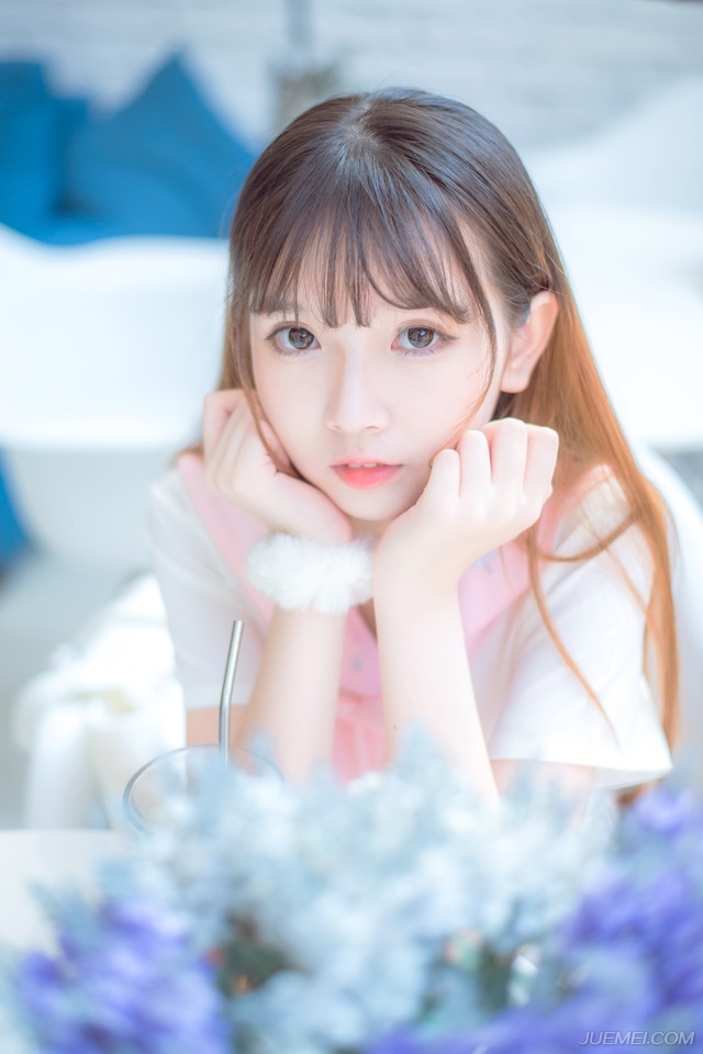 “这……”孟达摇了摇头，心中有些不屑，看向刘璋道：“主公可知，为何冠军侯会受万民爱戴？”